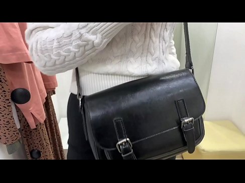 ❤️ Public masturbation sa batan-ong bitch FeralBerry nga adunay dildo sa fitting room ❤❌ Porno vk sa amon